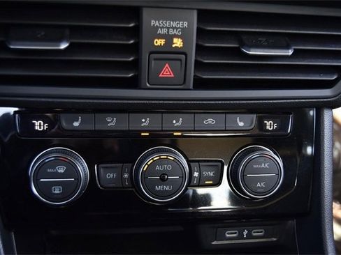 Certified 2024 Volkswagen Jetta SE w/ Panoramic Sunroof Package image 15