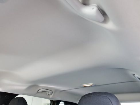 Used 2023 Jeep Renegade Latitude image 31