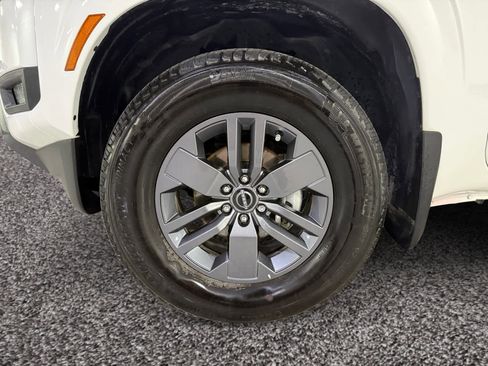 Used 2025 Nissan Frontier SV w/ SV Convenience Package image 18