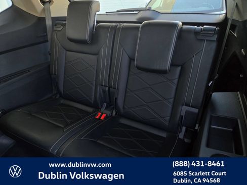 Used 2024 Volkswagen Atlas SE AWD/4WD image 12