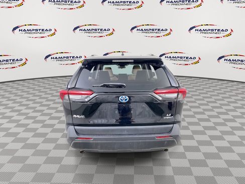 Used 2021 Toyota RAV4 LE AWD/4WD image 7