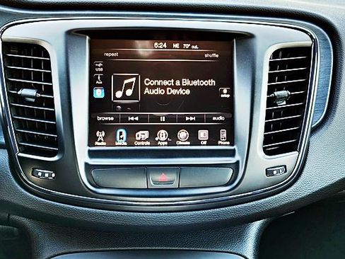 Used 2016 Chrysler 200 S image 19