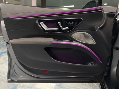 Used 2022 Mercedes-Benz EQS 580 4MATIC Sedan image 9