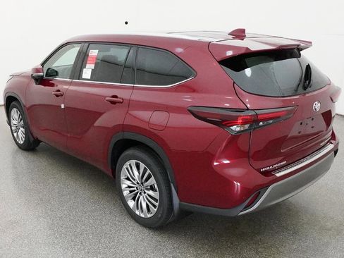 New 2026 Toyota Highlander Platinum AWD/4WD image 14