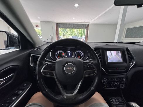 Used 2019 Jeep Cherokee Latitude Plus w/ Cold Weather Group AWD/4WD image 33