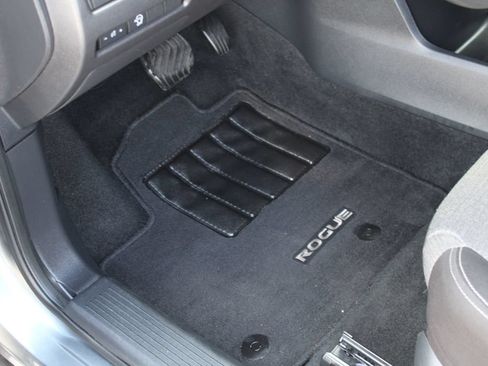 Used 2023 Nissan Rogue SV FWD image 34