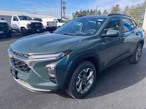 New 2026 Chevrolet Trax LT w/ Driver Confidence Package image 2