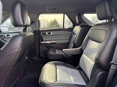 Used 2022 Ford Explorer XLT w/ Equipment Group 202A image 20