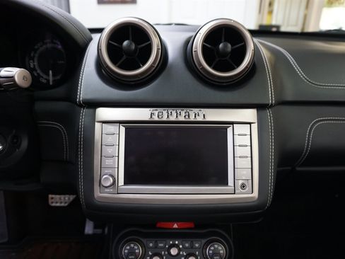 Used 2011 Ferrari California image 15
