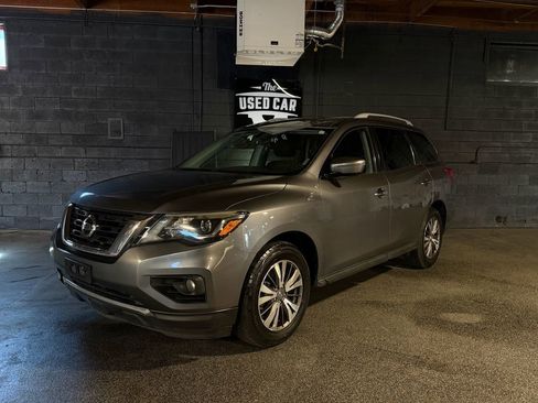 Used 2017 Nissan Pathfinder SV AWD/4WD image 1