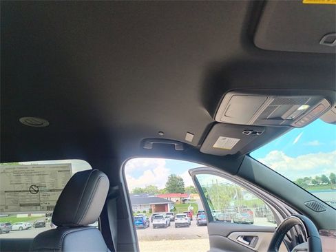 New 2025 Chevrolet Traverse LT w/ Enhanced Driving Package image 17