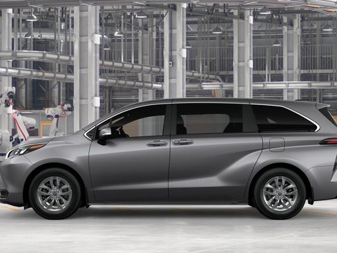 New 2026 Toyota Sienna LE FWD image 4