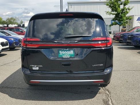 New 2027 Chrysler Pacifica Limited FWD image 5