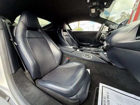 Used 2019 Aston Martin V8 Vantage Coupe image 18