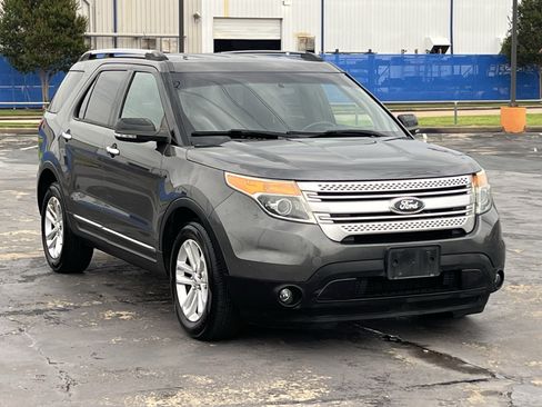Used 2015 Ford Explorer XLT FWD image 3