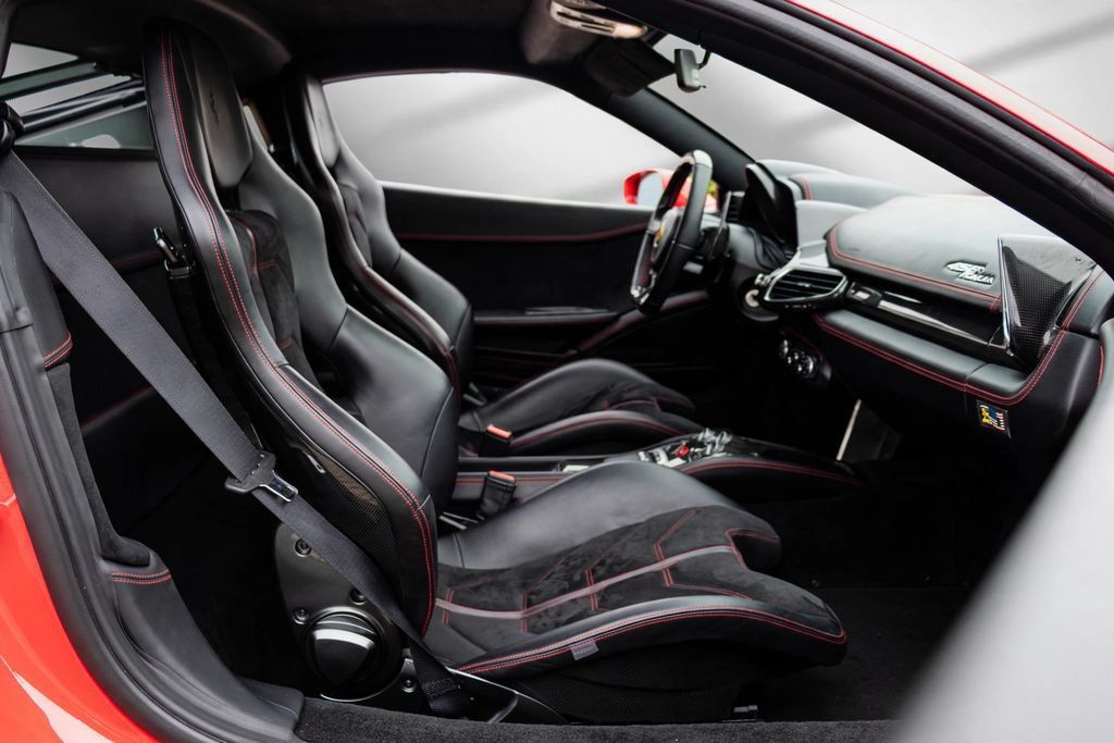 Used 2015 Ferrari 458 Italia Coupe RWD image 54