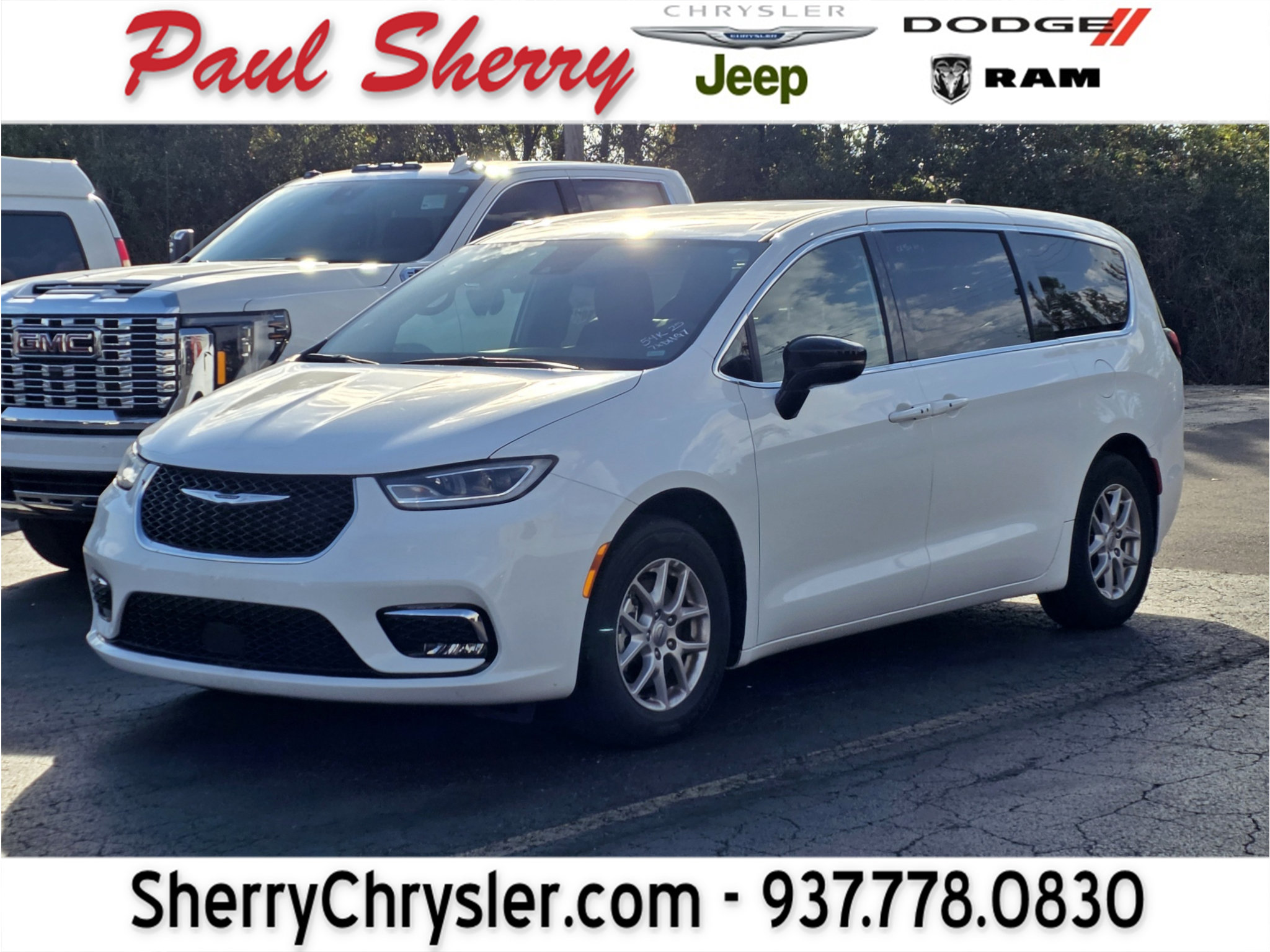 Used 2025 Chrysler Pacifica Select FWD image 1