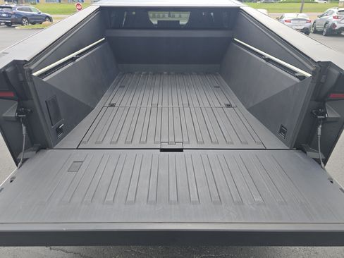 Used 2024 Tesla Cybertruck AWD Crew Cab image 17
