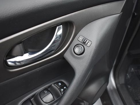 Used 2016 Nissan Rogue S image 10