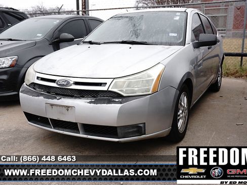 Used 2010 Ford Focus SE image 3