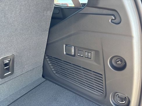 New 2026 GMC Yukon Elevation image 9