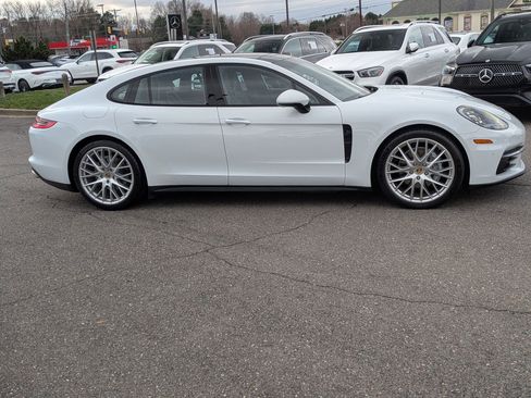 Used 2017 Porsche Panamera 4 image 2