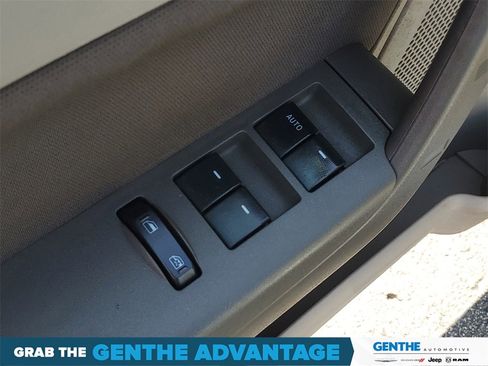 Used 2009 Ford Focus SE image 10