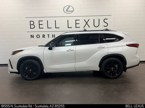 Used 2023 Toyota Highlander XSE FWD image 7