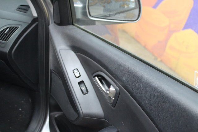 Used 2011 Hyundai Tucson GLS FWD image 11