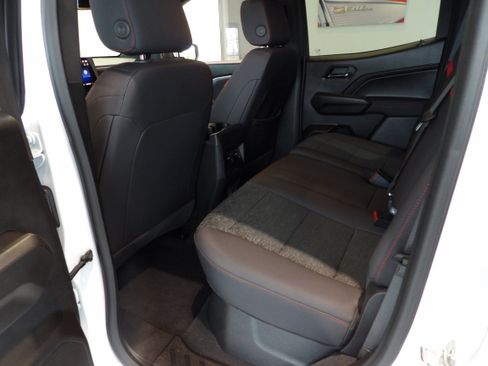 Used 2025 Chevrolet Colorado Z71 AWD/4WD image 19