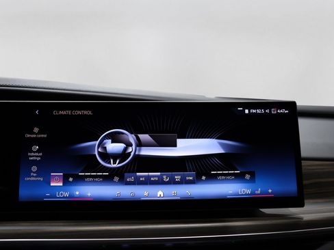 Used 2025 BMW 760i xDrive w/ Executive Package AWD/4WD image 43