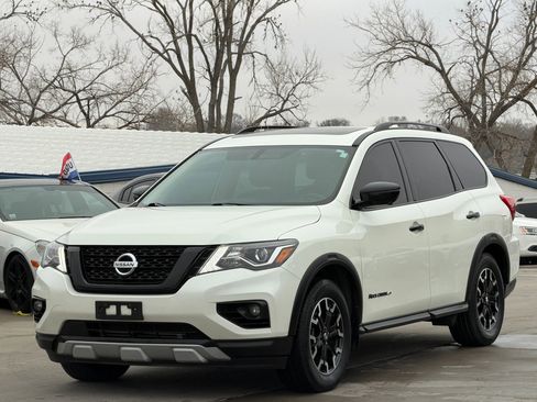 Used 2020 Nissan Pathfinder SL image 1