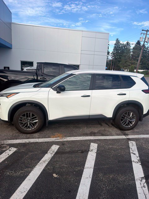Used 2023 Nissan Rogue S AWD/4WD image 4