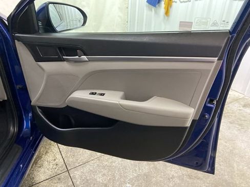 Used 2019 Hyundai Elantra SE image 23