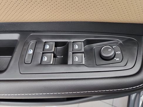 New 2026 Volkswagen Atlas Cross Sport SE FWD image 9