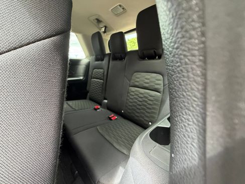 Used 2025 Nissan Pathfinder SV FWD image 23
