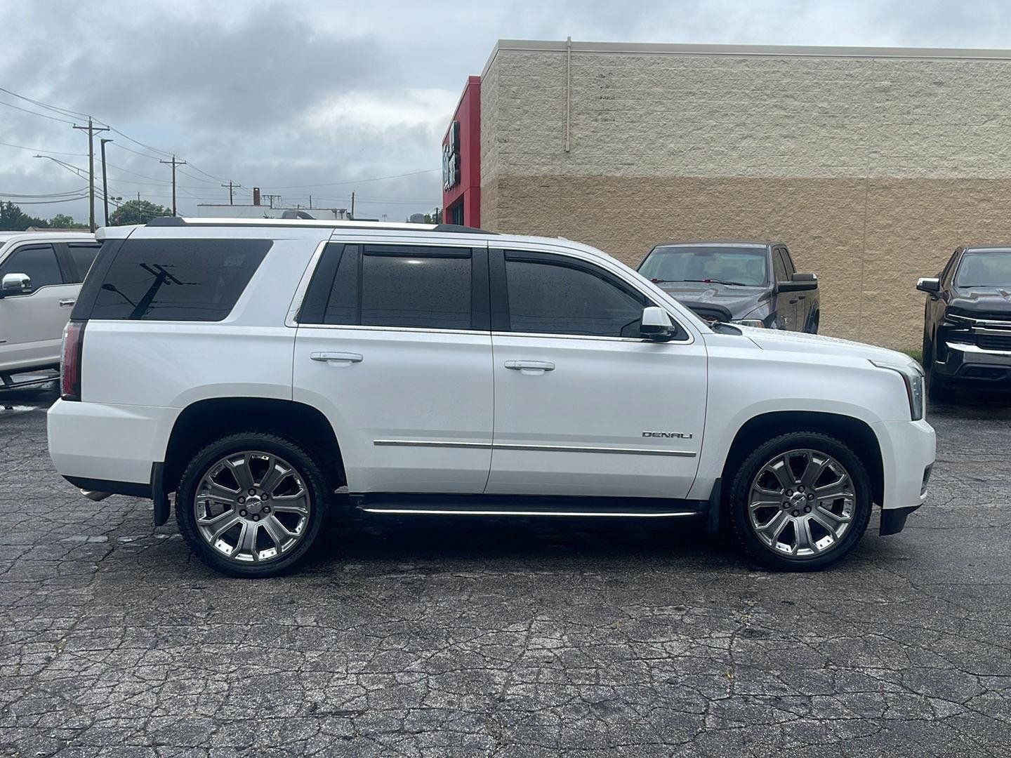 Used 2017 GMC Yukon Denali AWD/4WD image 8