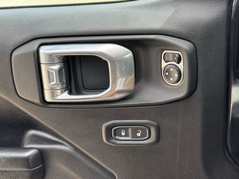 Used 2024 Jeep Wrangler Unlimited Rubicon AWD/4WD image 26