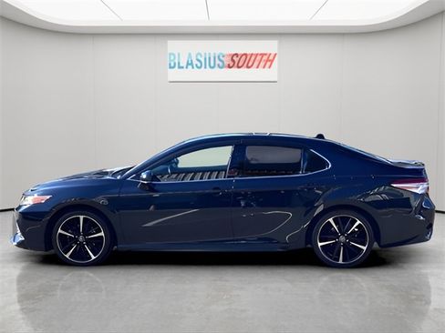 Used 2020 Toyota Camry XSE image 6