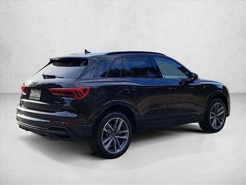 Used 2025 Audi Q3 2.0T Premium w/ Black Optic Sport Package image 5