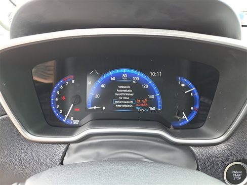 Used 2022 Toyota Corolla Cross XLE image 12