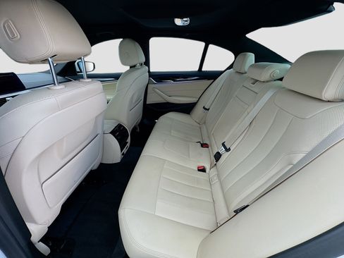 Used 2021 BMW 530i w/ Convenience Package RWD image 16