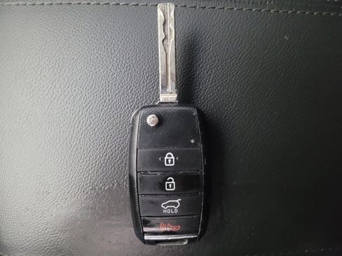 Used 2018 Kia Sportage LX image 32