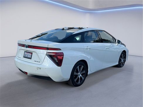 Used 2017 Toyota Mirai image 6