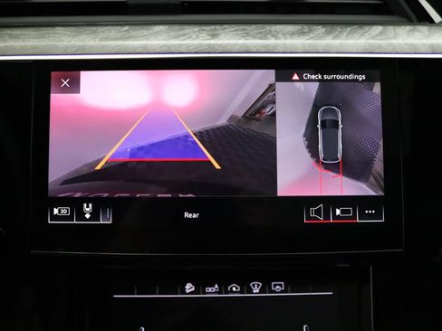 Used 2019 Audi e-tron Prestige w/ Prestige Package AWD/4WD image 23