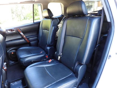 Used 2013 Toyota Highlander Limited FWD image 35