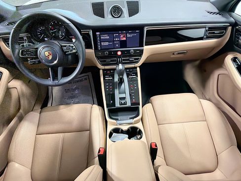Used 2025 Porsche Macan image 16