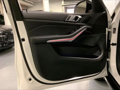 Used 2023 BMW X5 xDrive40i w/ Parking Assistance Package image 39