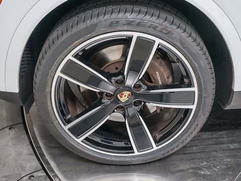 Certified 2023 Porsche Cayenne AWD/4WD image 14