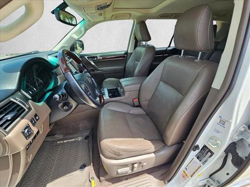 Used 2018 Lexus GX 460 Premium w/ Premium Package AWD/4WD image 16